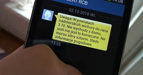 Twój telefon ostrzega: Uwaga! Wichura!