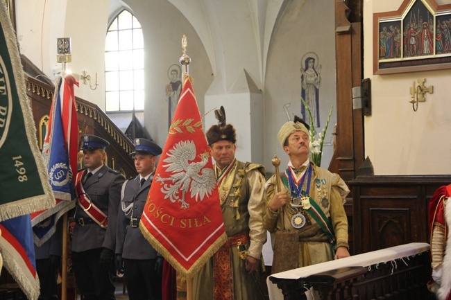 Msza św. i poświęcenie sztandaru