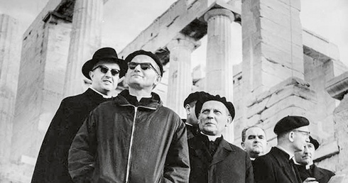 Karol Wojtyła zwiedzał Areopag podczas podróży do Grecji przy okazji pielgrzymki do Ziemi Świętej w grudniu 1963 r. Zdjęcie pochodzi z książki „Kazanie na Areopagu”.