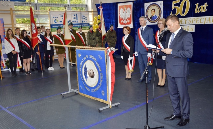 Sztandar i nowe imię dla ośrodka wychowawczego w Płońsku