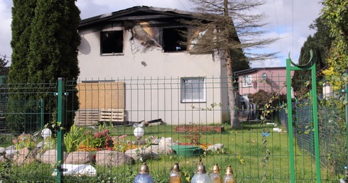 Budynek doszczętnie spłonął wraz z całym dobytkiem rodziny pani Justyny
