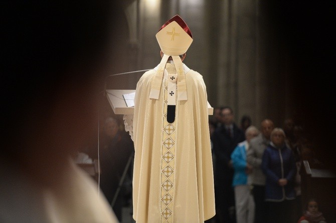 Abp Ryś założył paliusz