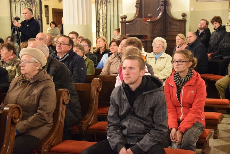 Koncert "Wolność krzyżami się mierzy" w Skierniewicach