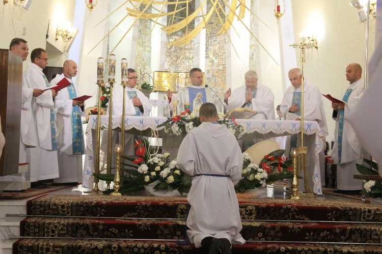 Pielgrzymka nauczycieli do tarnowskiej Fatimy