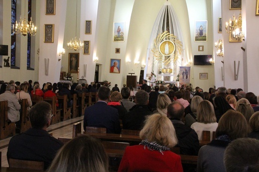 Pielgrzymka nauczycieli do tarnowskiej Fatimy