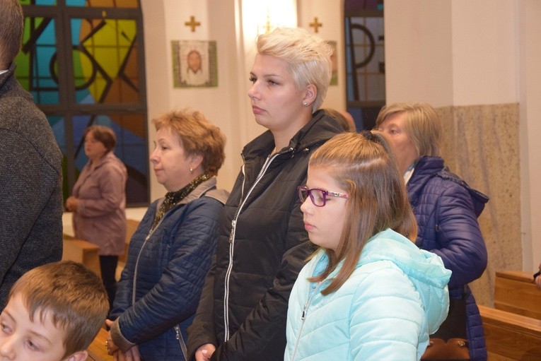 Poświęcenie parkingu i grobowca na cmentarzu w Jaktorowie