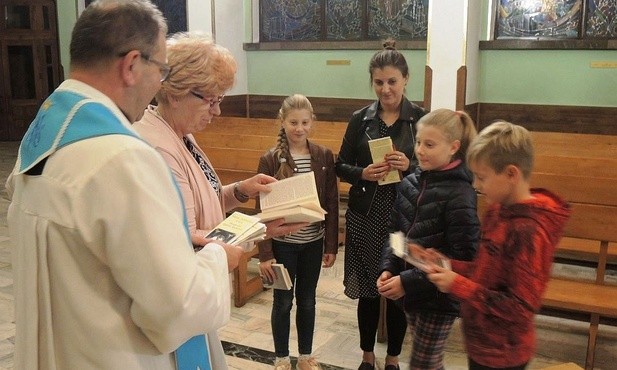Uroczyste przyjęcie do nowej różańcowej róży pracowniczej SM "Złote Łany"