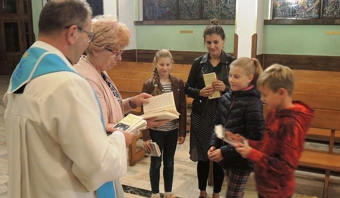 Uroczyste przyjęcie do nowej różańcowej róży pracowniczej SM "Złote Łany"