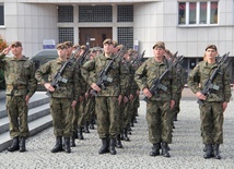 Region. Kolejni żołnierze z 13. Śląskiej Brygady Obrony Terytorialnej jadą na białoruską granicę