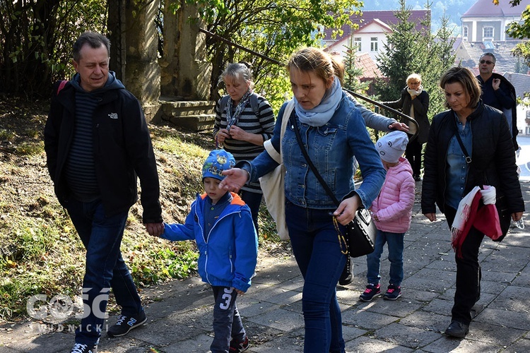 Pielgrzymka róż różańcowych do Barda Śląskiego