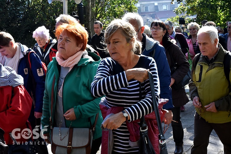 Pielgrzymka róż różańcowych do Barda Śląskiego