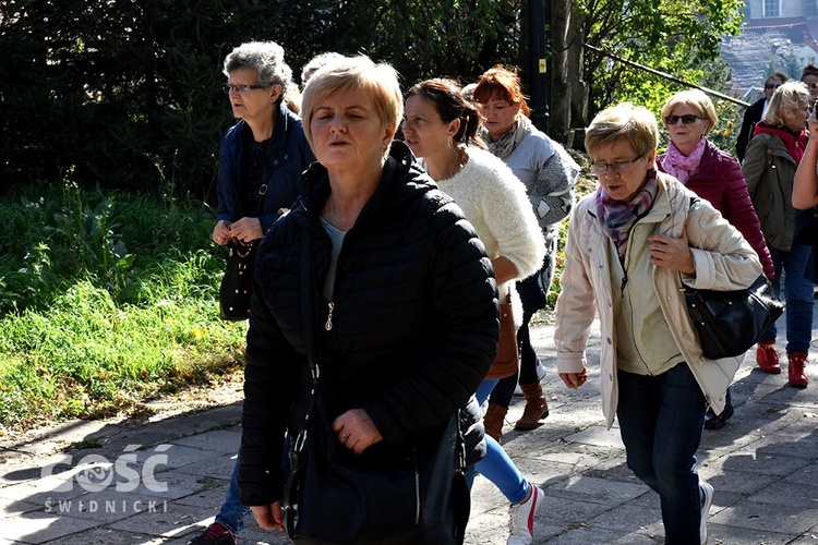 Pielgrzymka róż różańcowych do Barda Śląskiego