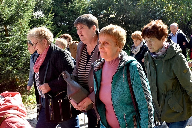 Pielgrzymka róż różańcowych do Barda Śląskiego