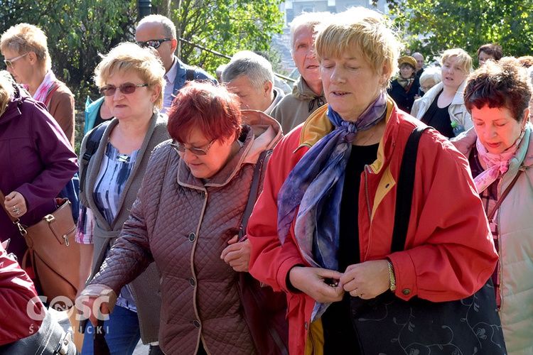 Pielgrzymka róż różańcowych do Barda Śląskiego