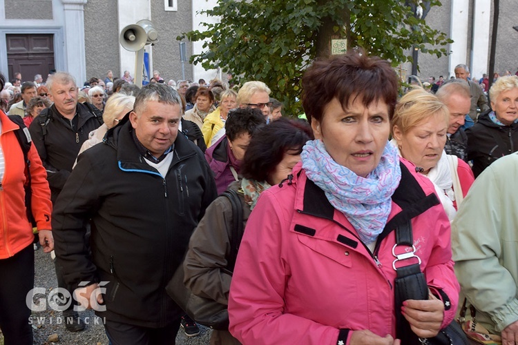 Pielgrzymka róż różańcowych do Barda Śląskiego