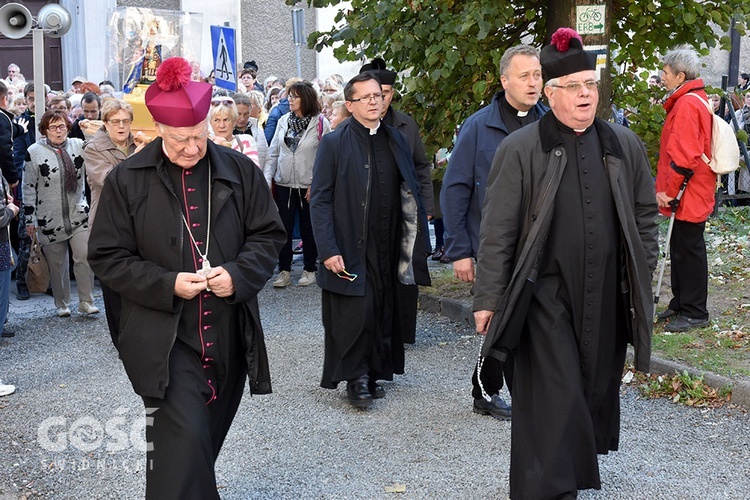 Pielgrzymka róż różańcowych do Barda Śląskiego