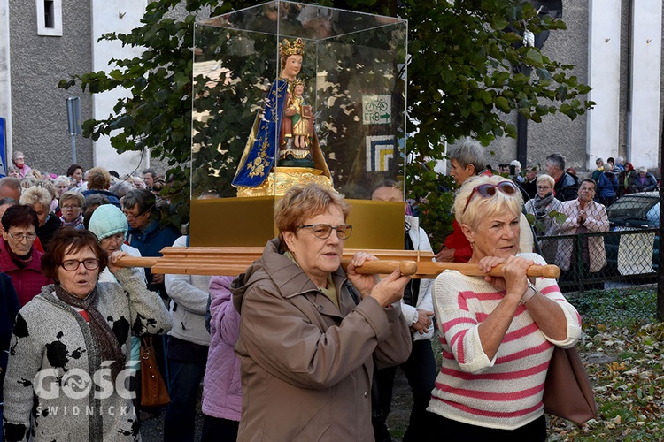 Pielgrzymka róż różańcowych do Barda Śląskiego