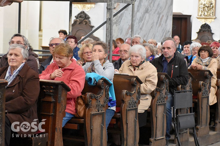 Pielgrzymka róż różańcowych do Barda Śląskiego