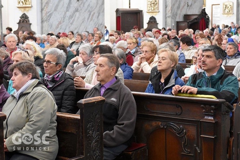 Pielgrzymka róż różańcowych do Barda Śląskiego