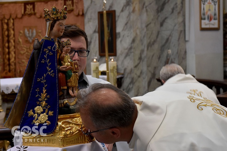 Pielgrzymka róż różańcowych do Barda Śląskiego