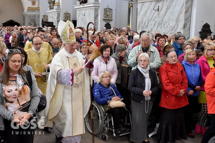 Pielgrzymka róż różańcowych do Barda Śląskiego