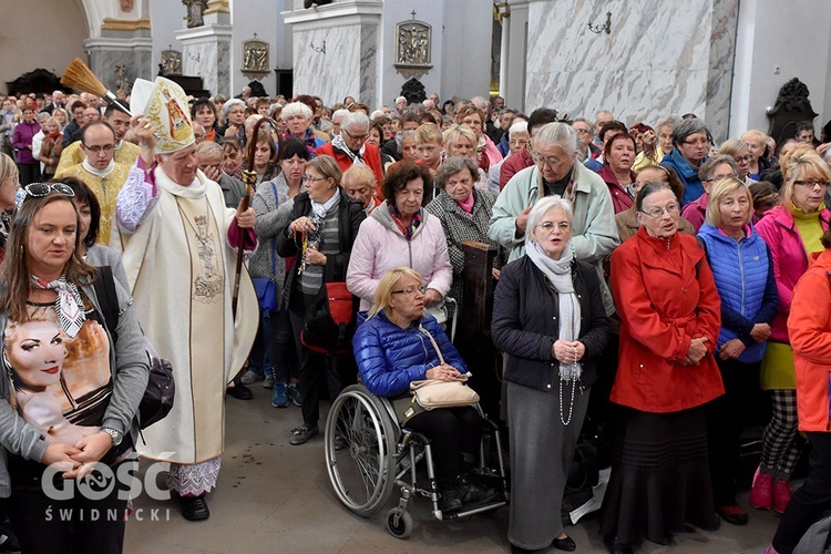 Pielgrzymka róż różańcowych do Barda Śląskiego