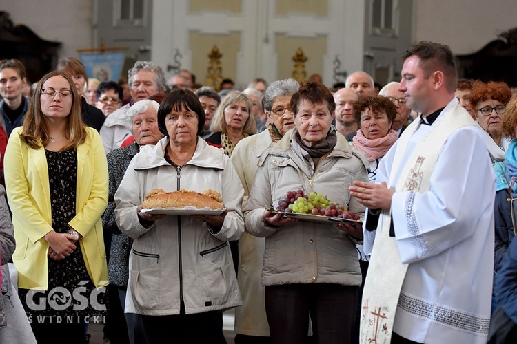 Pielgrzymka róż różańcowych do Barda Śląskiego