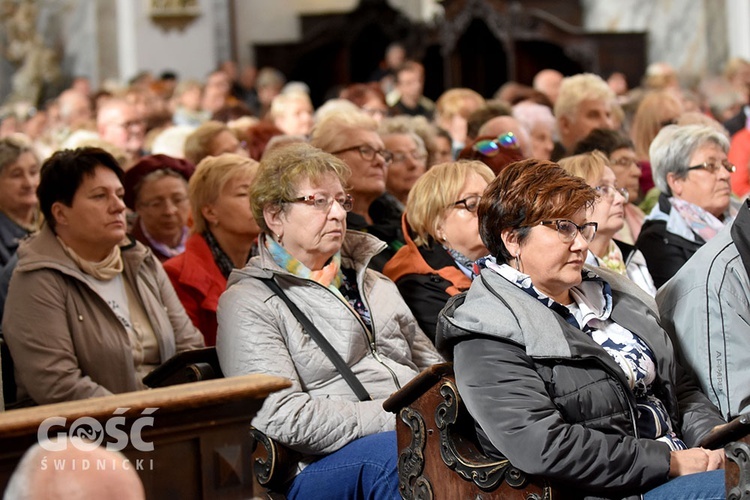 Pielgrzymka róż różańcowych do Barda Śląskiego