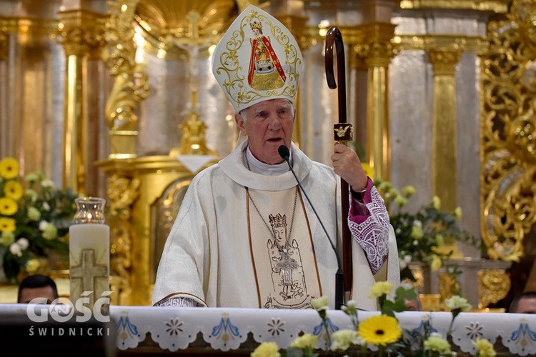 Pielgrzymka róż różańcowych do Barda Śląskiego