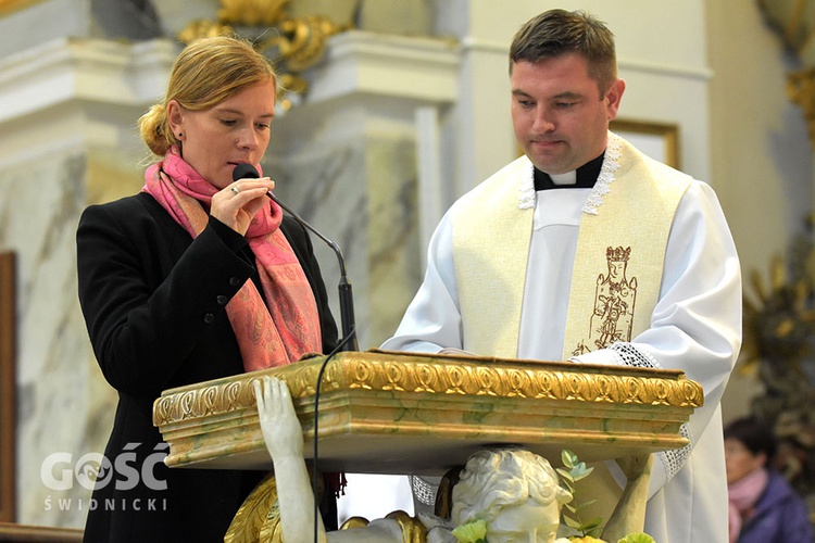 Pielgrzymka róż różańcowych do Barda Śląskiego