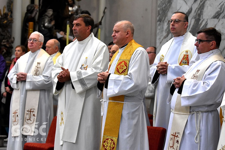 Pielgrzymka róż różańcowych do Barda Śląskiego