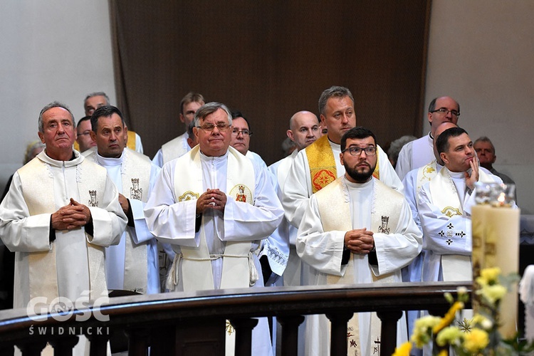 Pielgrzymka róż różańcowych do Barda Śląskiego