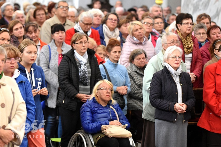 Pielgrzymka róż różańcowych do Barda Śląskiego