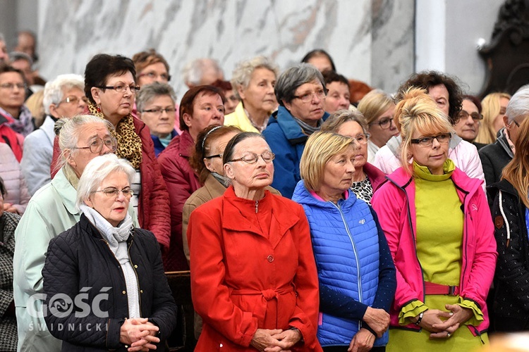 Pielgrzymka róż różańcowych do Barda Śląskiego