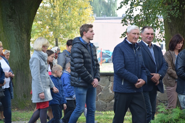 Procesja różańcowa w Wysokienicach