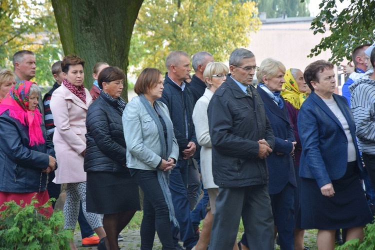 Procesja różańcowa w Wysokienicach