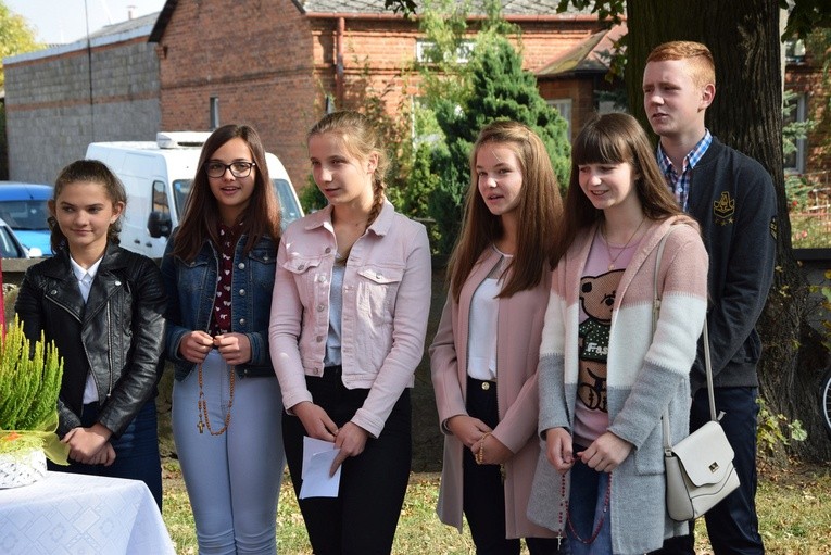 Procesja różańcowa w Wysokienicach