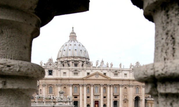 Bp Dowlaszewicz: synod furtką Ducha Świętego do odnowy Kościoła