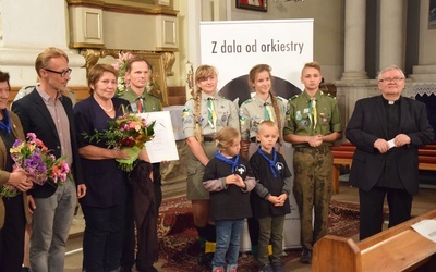 W projekcji uczestniczyli: rodzina bohaterów, reżyser filmu i wielu wiernych