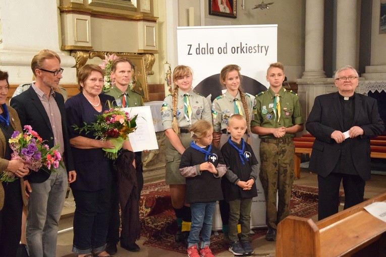 W projekcji uczestniczyli: rodzina bohaterów, reżyser filmu i wielu wiernych