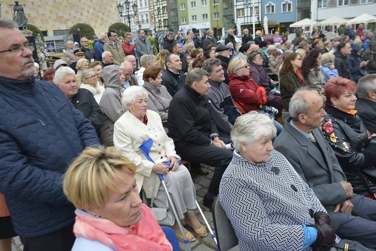 Pomnik śp. ks. prał. Witolda Andrzejewskiego odsłonięty