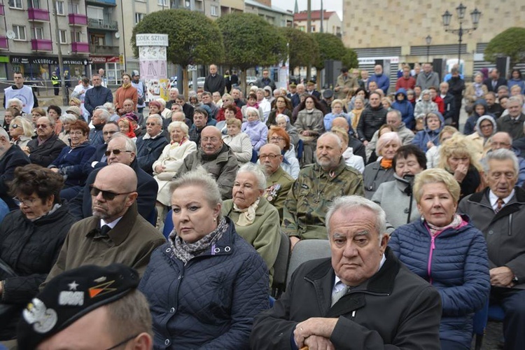 Pomnik śp. ks. prał. Witolda Andrzejewskiego odsłonięty