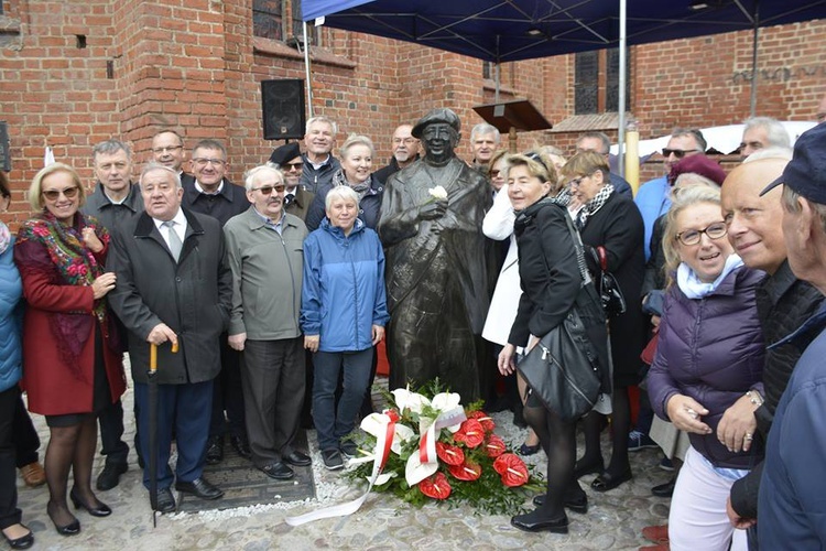 Pomnik śp. ks. prał. Witolda Andrzejewskiego odsłonięty