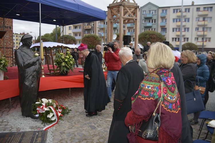 Pomnik śp. ks. prał. Witolda Andrzejewskiego odsłonięty