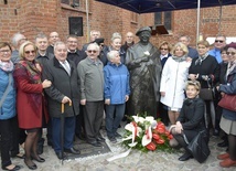 Pomnik śp. ks. prał. Witolda Andrzejewskiego odsłonięty