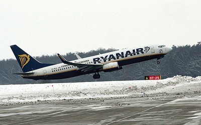 ▲	Pierwszy samolot, który wylądował na lubelskim lotnisku, należał do sieci Ryanair.