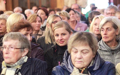 ▲	Uczestnicy skupienia w Zalasowej. W środku Marta Marzec-Oleksy.