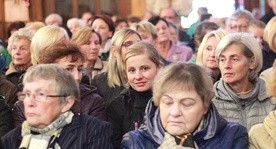 ▲	Uczestnicy skupienia w Zalasowej. W środku Marta Marzec-Oleksy.