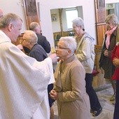 Po konferencji w lecznicy w kościele pw. Miłosierdzia Bożego sprawowana była Msza św. Na zakończenie uczestnicy mogli ucałować relikwie błogosławionych.