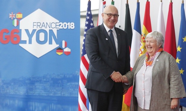 Szef MSWiA rekomenduje odstąpienie Polski od porozumienie dotyczącego migracji